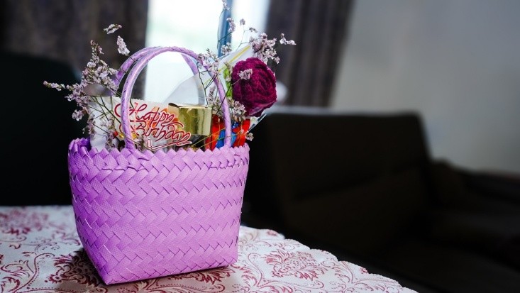 Unwrap Joy This Season with Custom Holiday Gifts Online That Everyone Will Love